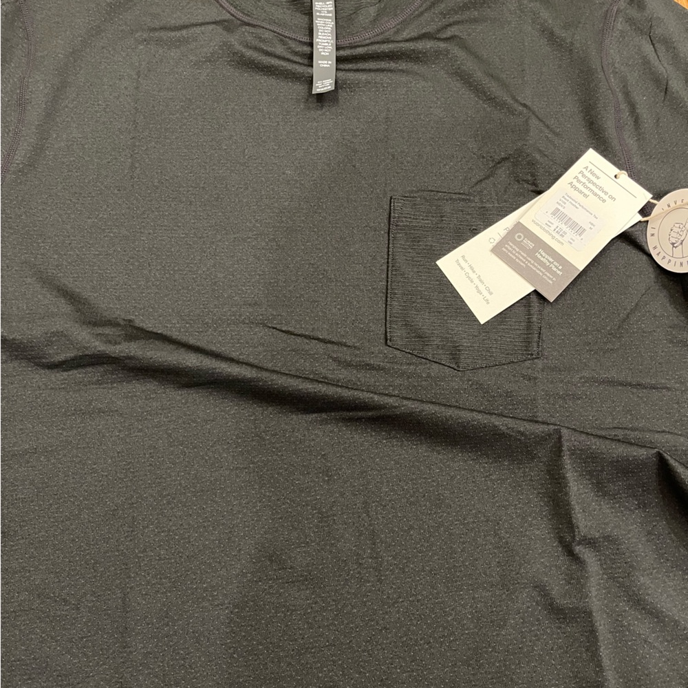 Vuori Tradewind Performance tee.  V109.  Black Heather.  M.  Athletic fit